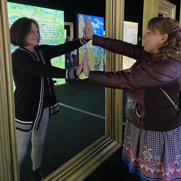 Meet your Posher, Faith - Picture 2 of 4